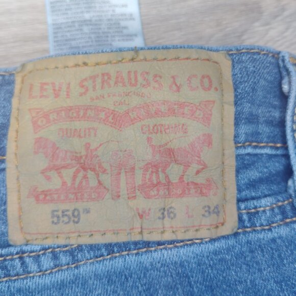 Vintage Levis Light Wash Straight Leg Jeans Measured 36x34 #B18-C1539 - Picture 2 of 3